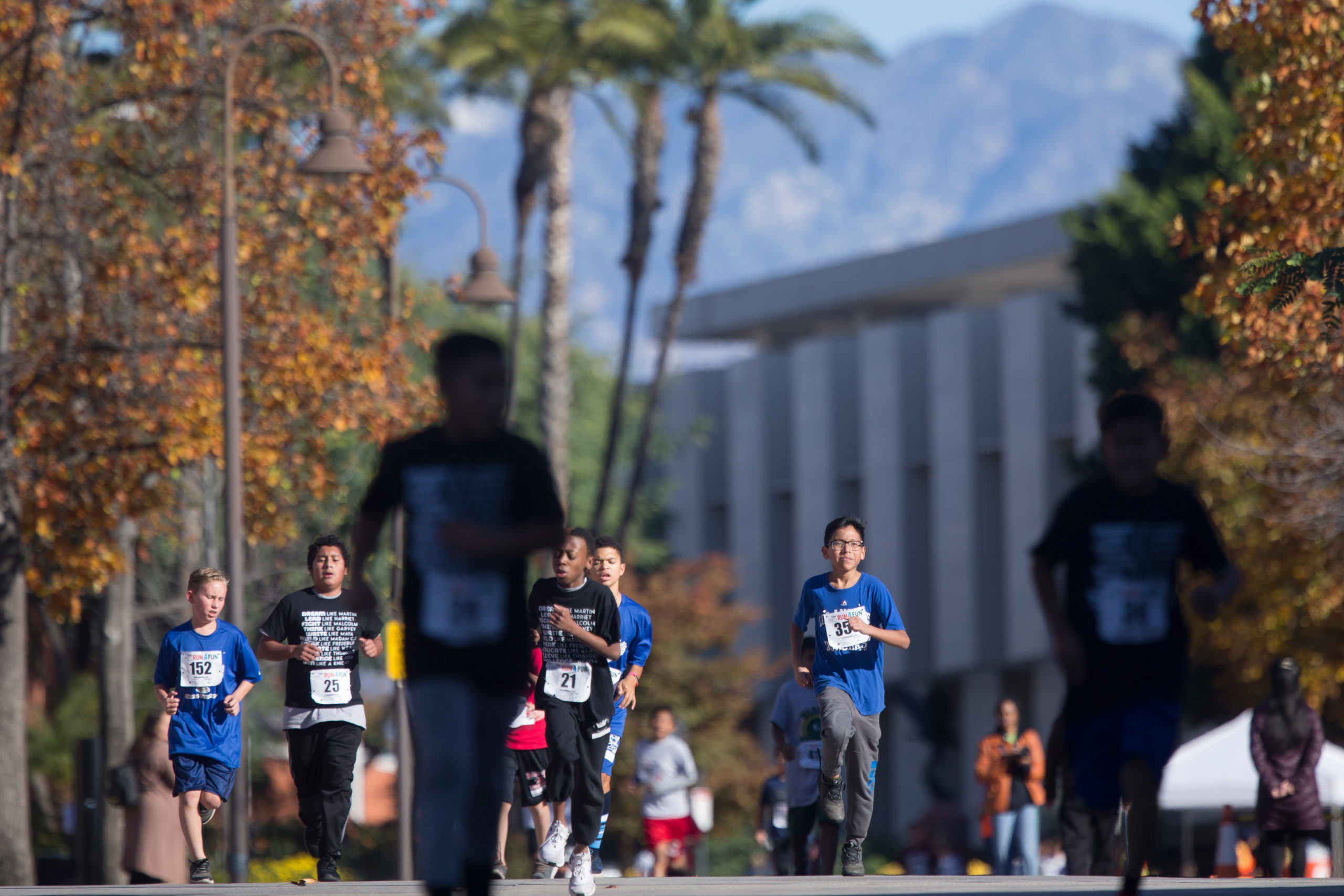 Young students participating in the Cal State LA84 Fun Run.