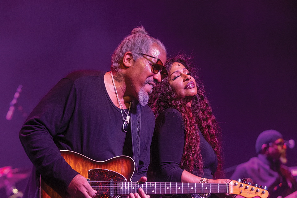 Chaka Khan and her guitarist on stage.