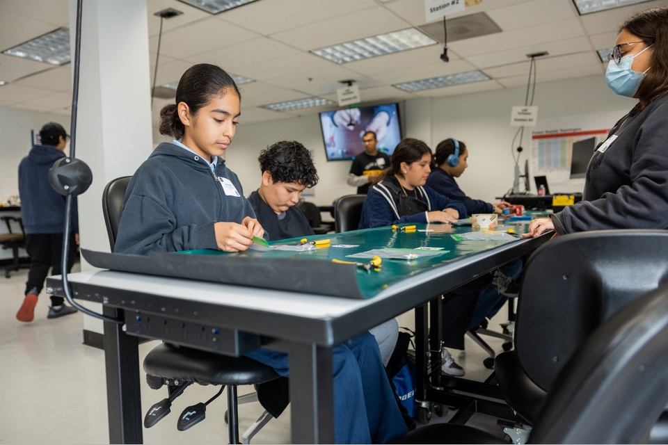 Cal State LA showcases STEM pathways and college access at MESA STEM Day for middle and high school students – Cal State LA Newsroom